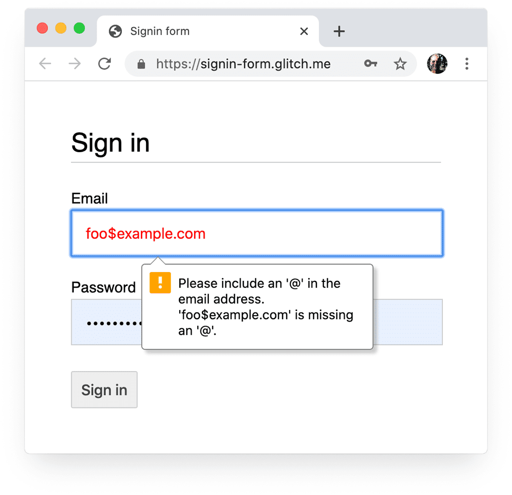 Formularz logowania w Chrome na komputerze z wyświetlonym monitem przeglądarki i fokusem na nieprawidłowej wartości adresu e-mail.